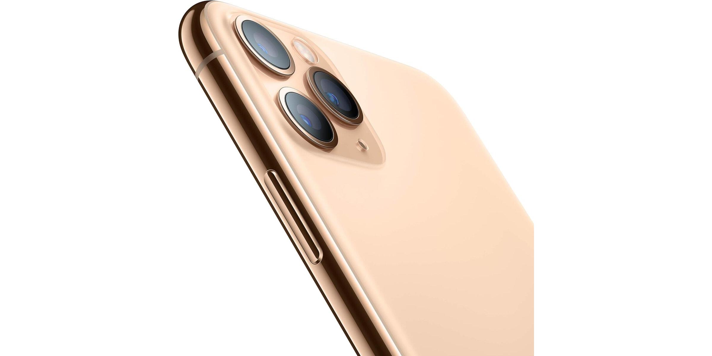 Goldfarbenes Smartphone in Nahaufnahme, Rückseite mit drei Kameralinsen und Blitz in der oberen linken Ecke.