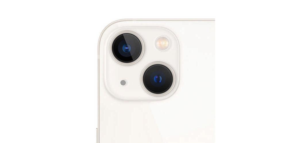 iPhone 13 in Weiß (Polarstern) mit Dualkamera und LED-Blitz, Nahaufnahme der Rückseite.
